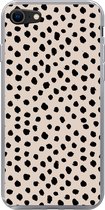 Geschikt voor iPhone SE 2020 hoesje - Stippen - Zwart - Beige - Siliconen Telefoonhoesje