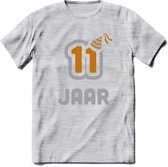 11 Jaar Feest T-Shirt | Goud - Zilver | Grappig Verjaardag Cadeau Shirt | Dames - Heren - Unisex | Tshirt Kleding Kado | - Licht Grijs - Gemaleerd - M
