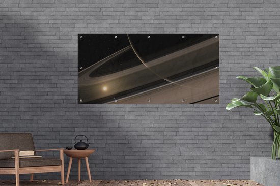 Tuinposter 160x80 cm - Tuindecoratie De planeet Saturnus in het zonnestelsel - Poster voor in de tuin - Buiten decoratie - Schutting tuinschilderij - Tuindoek muurdecoratie - Wanddecoratie balkondoek