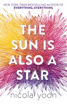 Boek cover The Sun is also a Star van Nicola Yoon (Paperback)