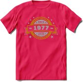 Premium Since 1977 T-Shirt | Goud - Zilver | Grappig Verjaardag Kleding Cadeau Shirt | Dames - Heren - Unisex Tshirt | - Roze - XXL