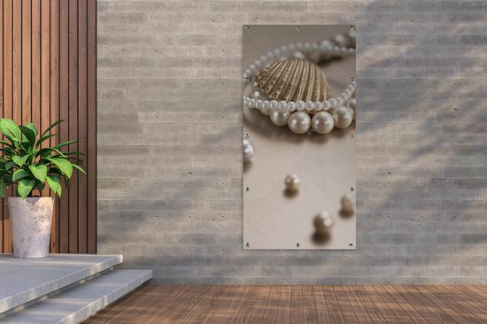 Décoration murale d'extérieur Gros plan d'un collier de perles - 80x160 cm - Toile jardin - Poster extérieur