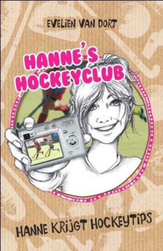 Hanne's Hockeyclub Hanne krijgt hockeytips. Een meisje houdt een camera vast, met een hockeywedstrijd op het scherm.