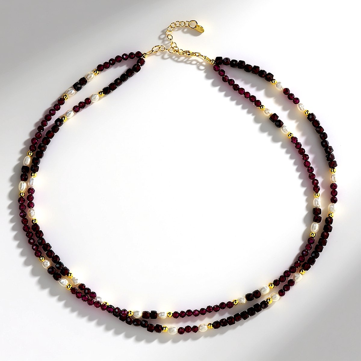 Cavill - 925 Sterling Zilver Halsketting - 18K Goud Verguld - Mozambique Granaten 8.0 ct & Witte Zoetwaterparels - Elegante Damesketting