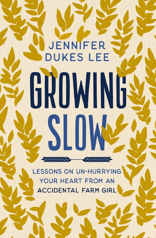 Boek 'Growing Slow' door Jennifer Dukes Lee, met gele bladeren op een beige achtergrond.