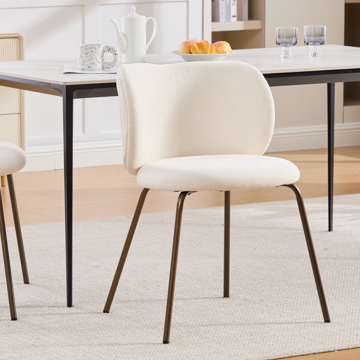 Welltin Eetkamerstoelen - Eettafelstoel - Gestoffeerde eetkamerstoel - Eetkamerstoelen - Met rugleuning - Gebogen rugleuning - Chenille - Metalen stoelpoten - Modern Design - Crèmekleurig