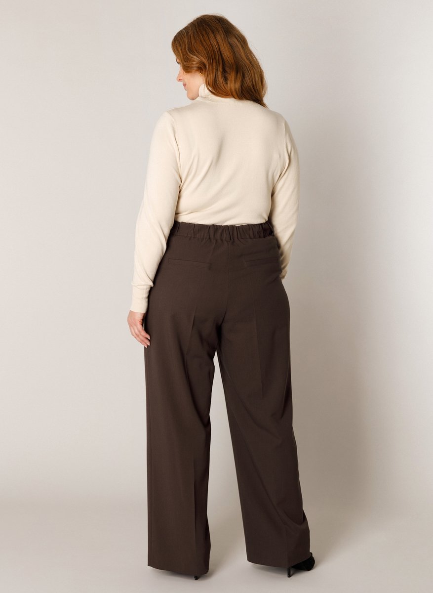 BASE LEVEL CURVY Yunia Pants - Brown - maat W1(48) / L30