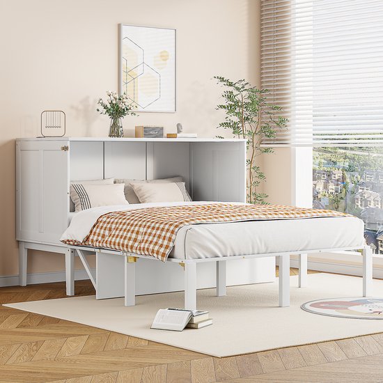 Wit opklapbed met ingestoken matras, dekbed met ruitpatroon en kussens.