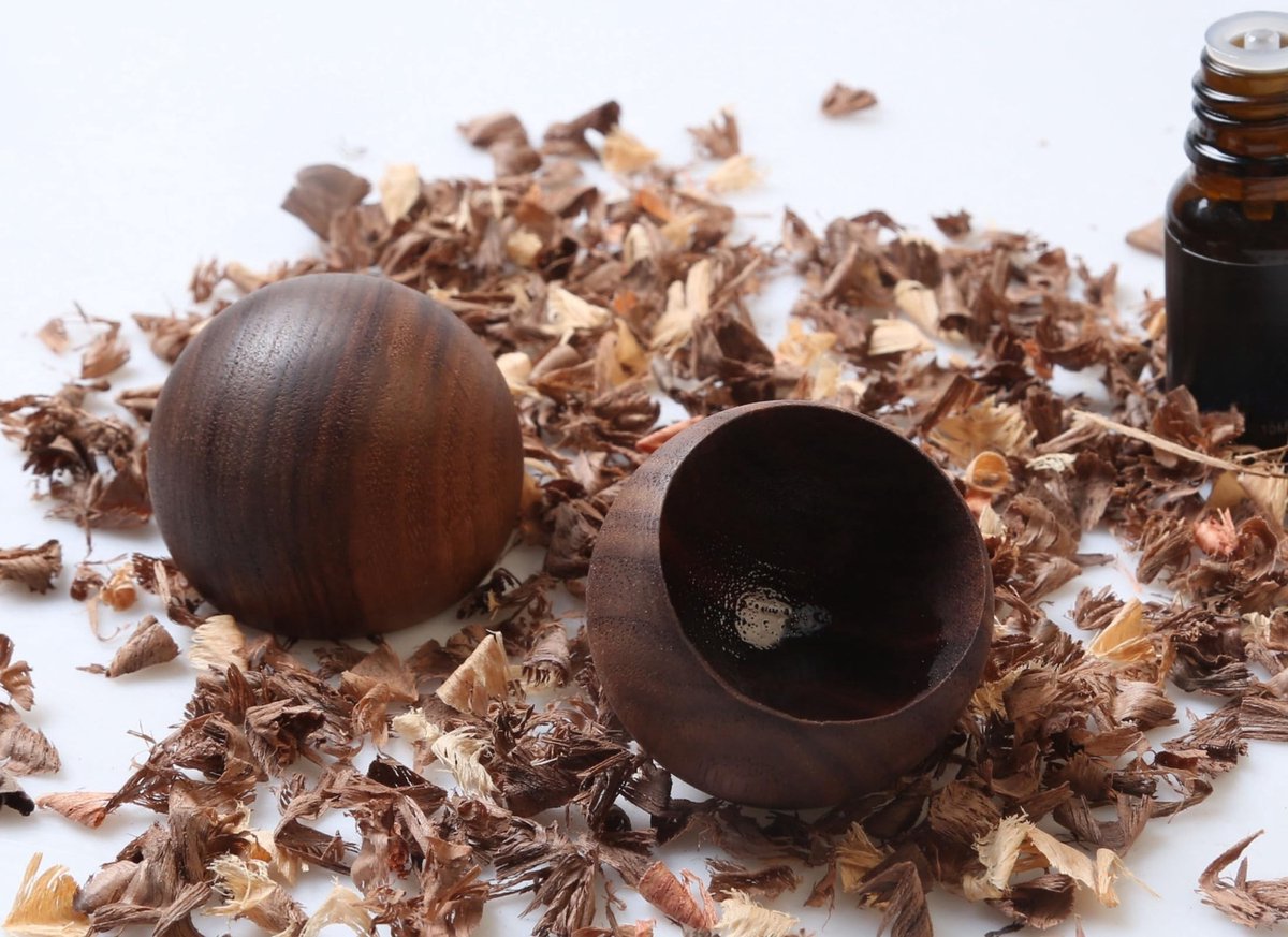Dailygoods - Etherische olieverspreider - Draagbaar - Houten geuroli verspreider - Zwart walnoot - Aromatherapie - Geschikt voor meditatie en yoga
