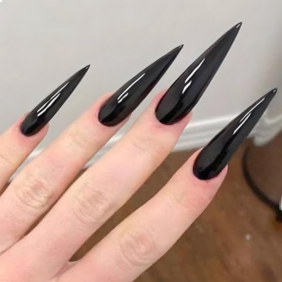 Dailygoods- Opplaknagels 24 Stuks - Effen Kleur Zwart - Stiletto Vorm - Glanzend - Kunstnagels - Inclusief Mini-Vijl en Geltabs