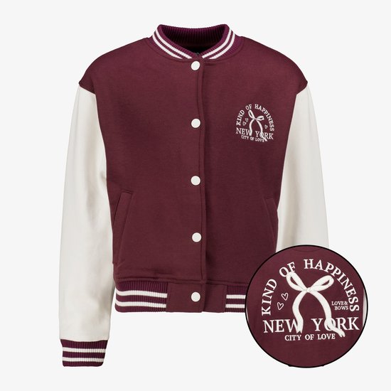 Bordeauxrode baseball jas met witte mouwen, witte knopen en 'Kind of Happiness New York City of Love' opdruk.