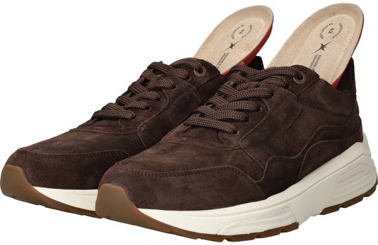Bruine suède Xsensible veterschoenen met witte zool en uitneembare zolen.