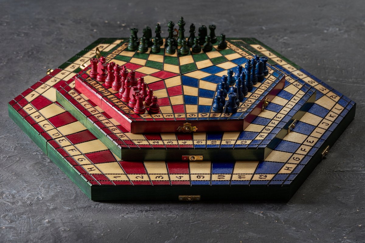 Uniek driekoppig schaakspel - groot 54x47cm, houten
