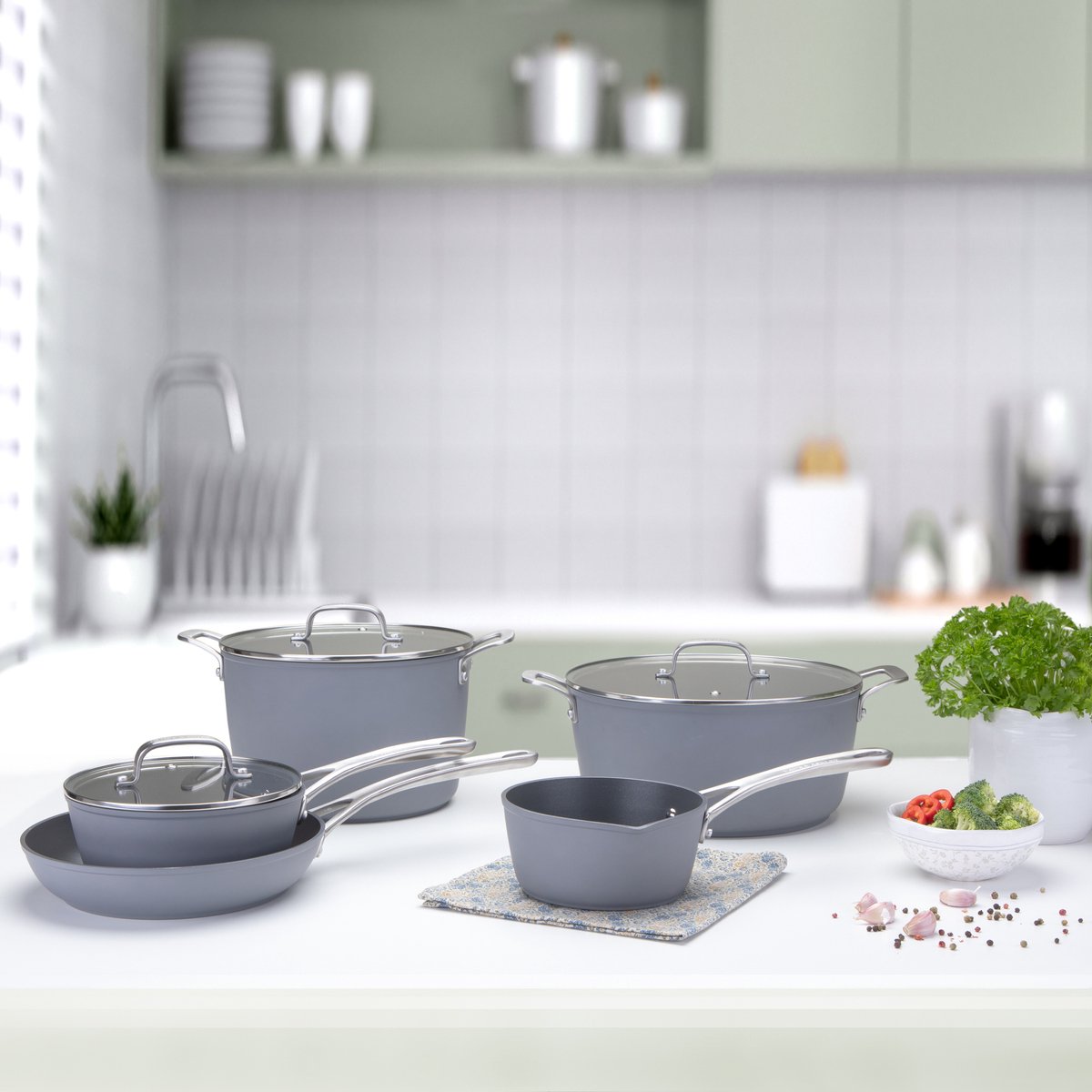 Laura Ashley - 24 CM Inductie Compatibel antiaanbaklaag Koekenpan - Donker Leisteen - By Pendeford