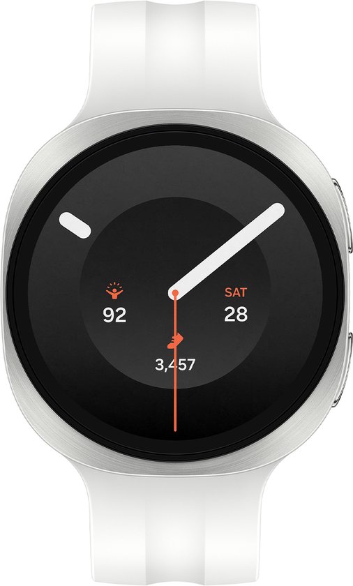 Zilverkleurig Samsung Galaxy Watch9 met witte band. Scherm toont 'SAT 28', '92' en '3,457'.