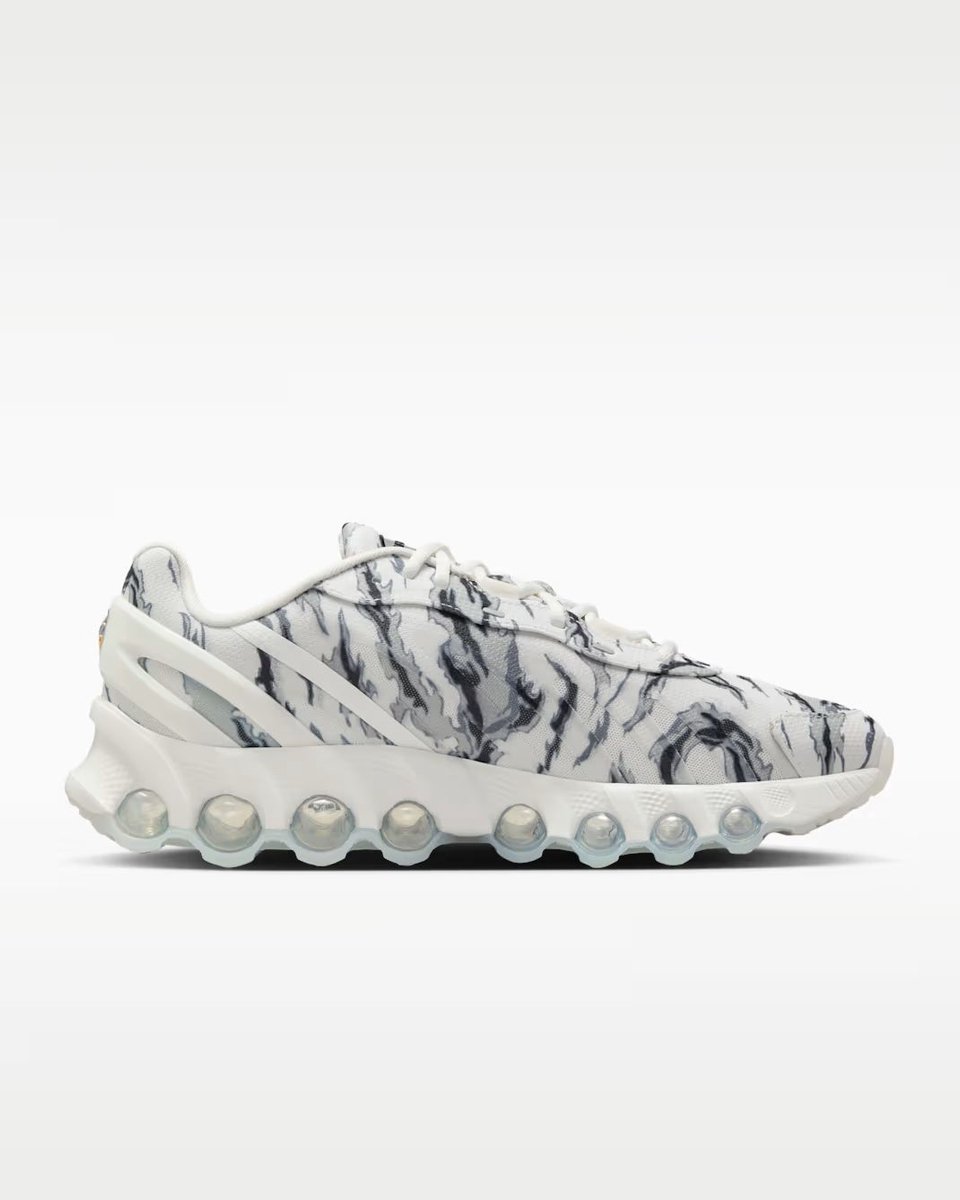 Nike Air Max Dn8 PRM ‘Summit Cool ‘ . Wit