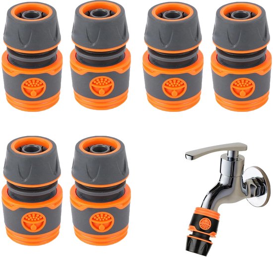 Zes grijze en oranje tuinslangkoppelingen, één op een kraan gemonteerd.
