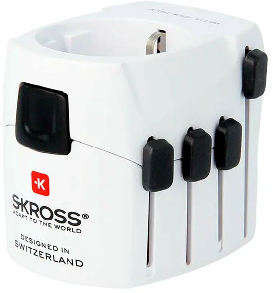 Witte SKROSS reisadapter, 'Designed in Switzerland'. Uitschuifbare pinnen aan de zijkant.