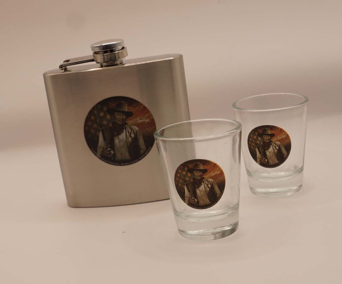 John Wayne heupfles met 2 borrelglazen - drankfles van John Wayne met 2 kleine glazen - official license John Wayne drankflacon voor drank + shotglazen - cadeau artikelen John Wayne - leuke officiele licenties producten van John Wayne