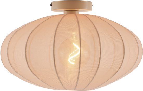 Beige, ovale lampenkap met geribd patroon, verlicht door een peertje.