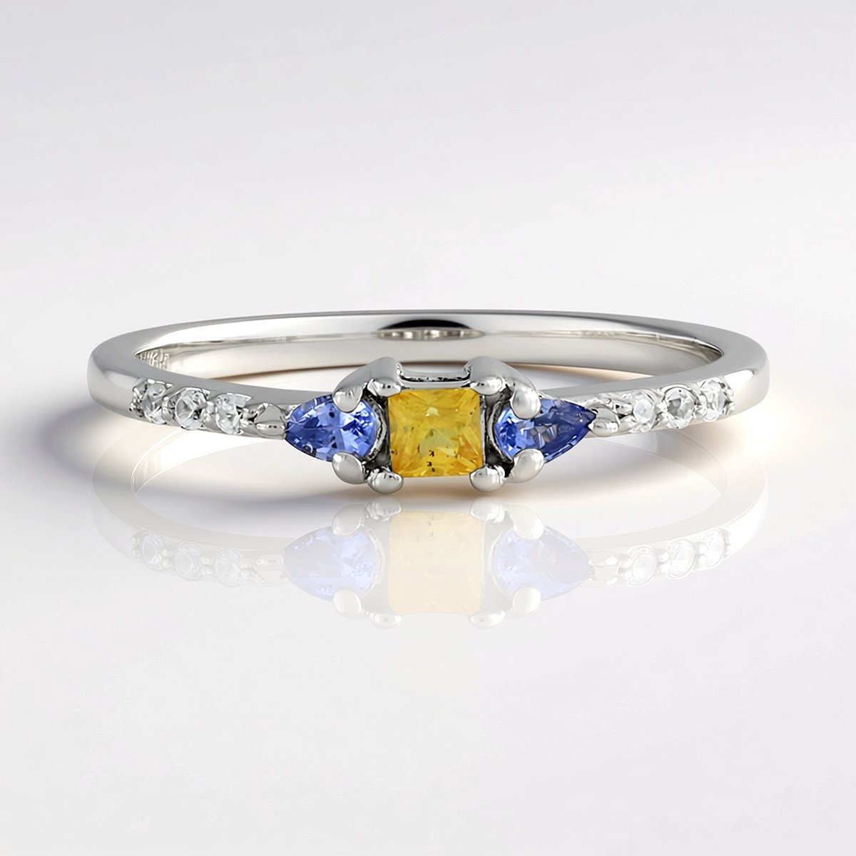 Cavill - 925 Sterling Zilver ring met platina coating - Blauwe Ceylon saffier 0,137 ct & Gele prinsessen saffier 0,106 ct - Elegante dagelijkse ring