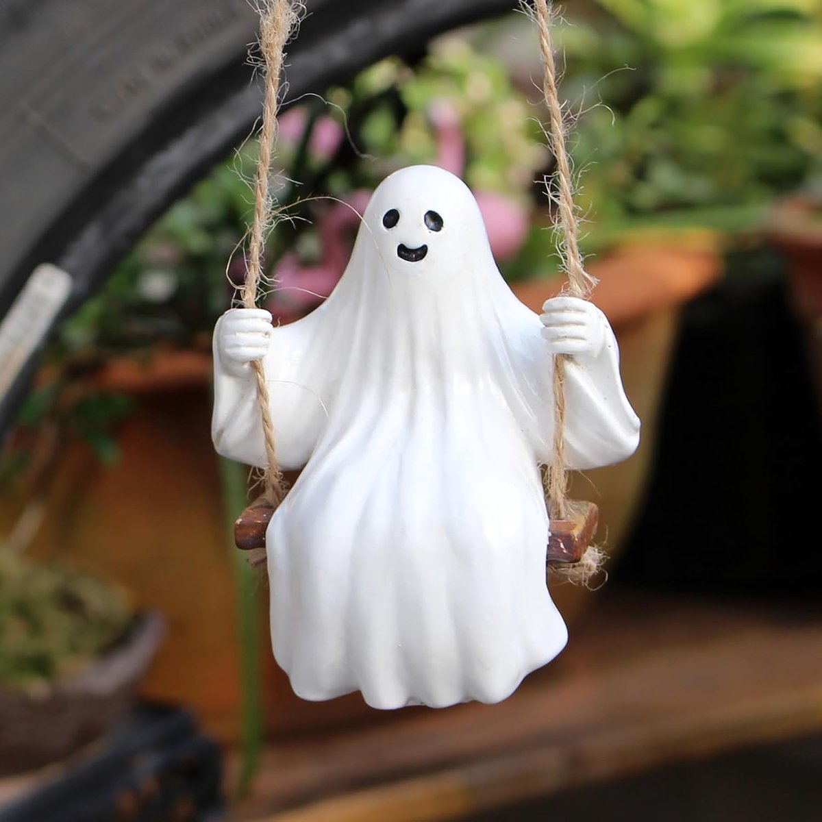 Hanging ornament ghost op schommel - retro design - voor in de auto - leuke decoratie voor Halloween - ShopVlot