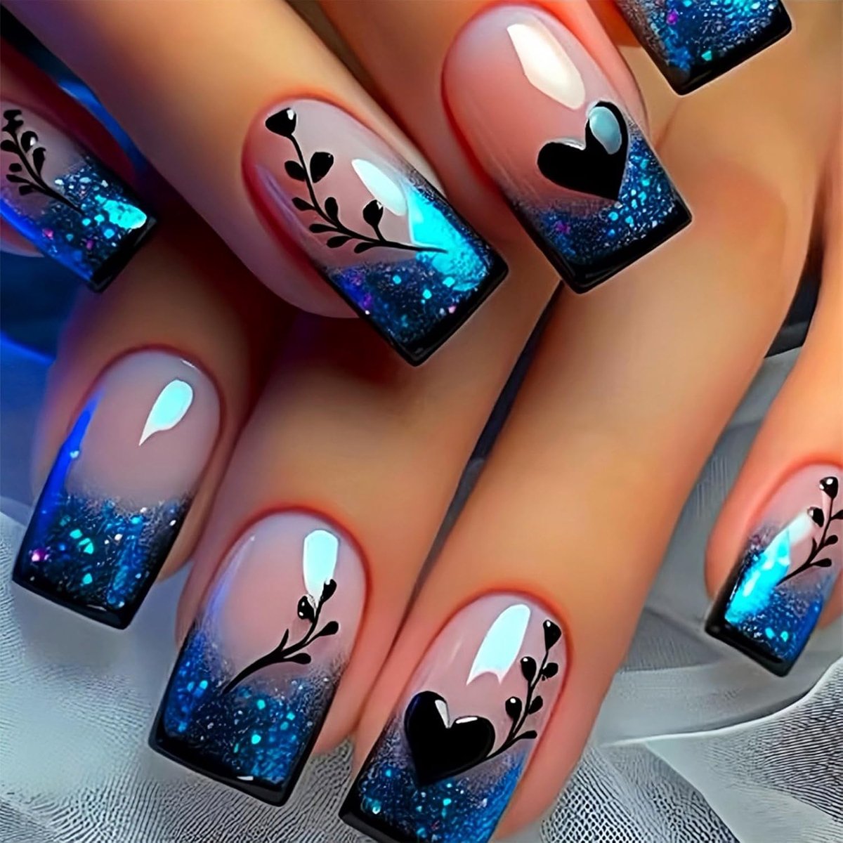 Press on Nails, kort vierkant & kunstnagels, blauw ombre kleurverloop met hart- en rankendesign, glanzend glitter - ShopVlot
