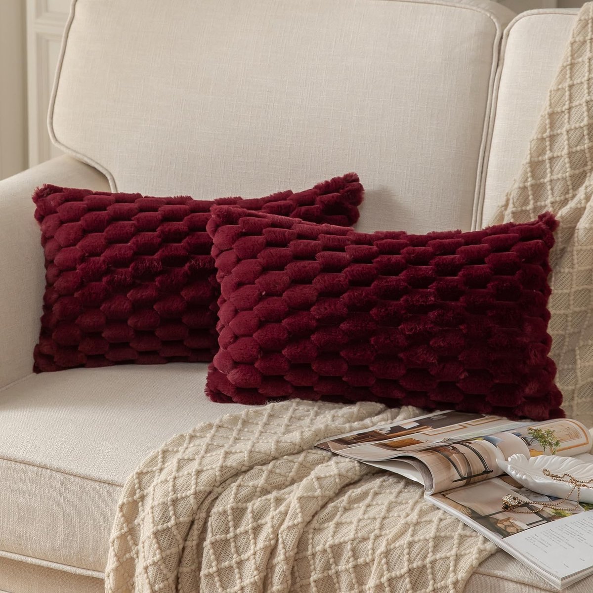 SnelShoppen - Set van 2 Burgandy Kussenhoezen 12x20 Inch - Zachte Pluche Kussenhoezen met Faux Bont voor Sofa, Slaapkamer en Woonkamer
