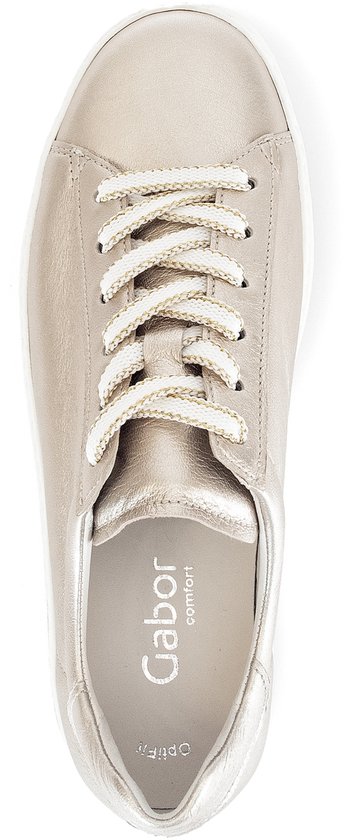 Bovenkant van een metallic Gabor sneaker met witte zool.