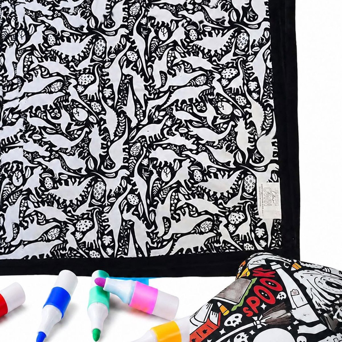 DIY Kleurdeken voor Volwassenen met 24 Stiften – Wasbaar Fluweel Zacht – Creatief Cadeau voor Thuisdecoratie – Geschikt voor Kinderen en Groepen(Dinosaurus E)