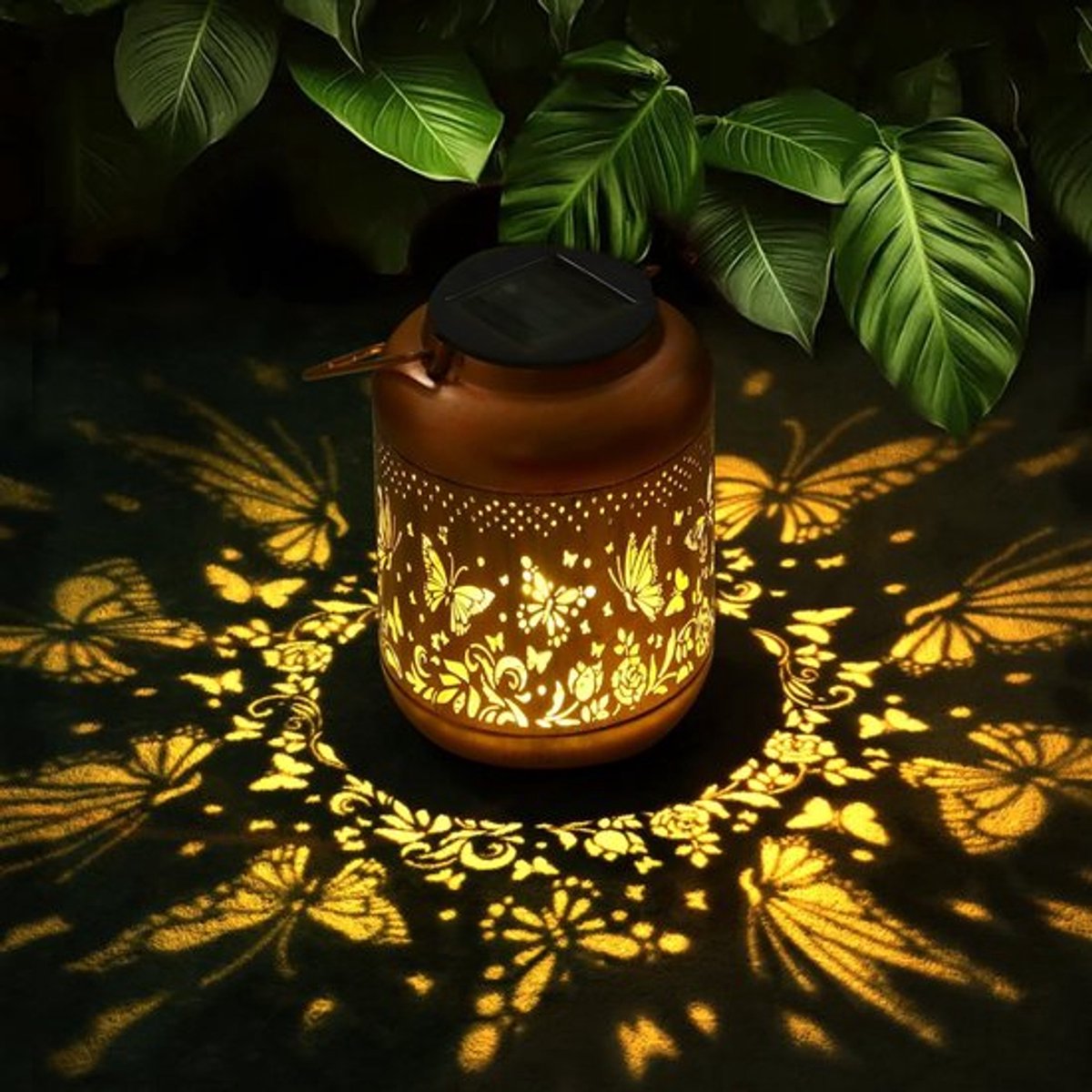 Dremisland lantaarns voor buiten, vlindervormige solarlamp, IP65 waterdicht, tuindecoratie, solarlantaarn voor buiten, kerstcadeaus voor mama, vrouwen, hangende LED metalen lantaarn, balkon
