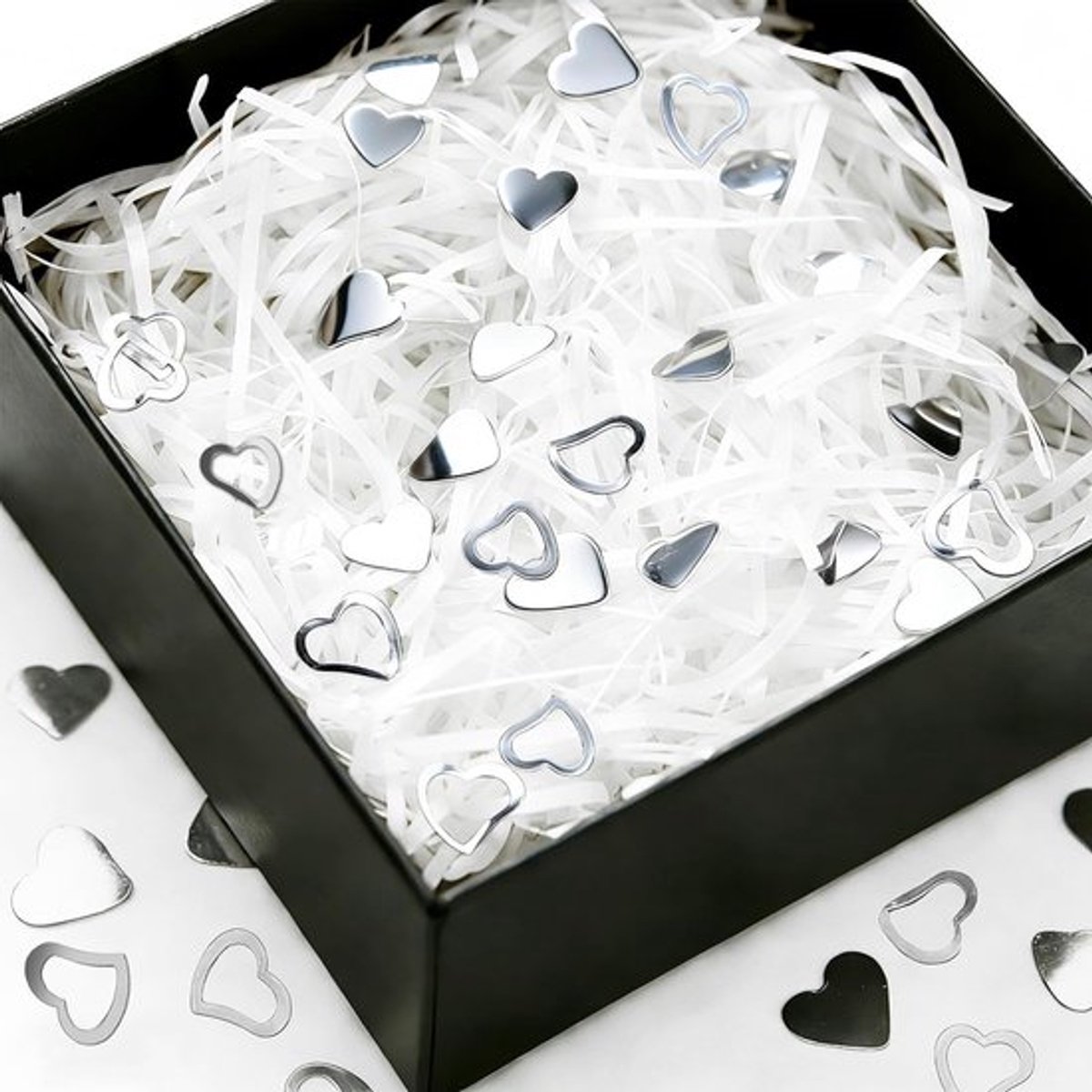 Wit versnipperd tissuepapier voor geschenkdozen, decoratie en feestverpakkingen