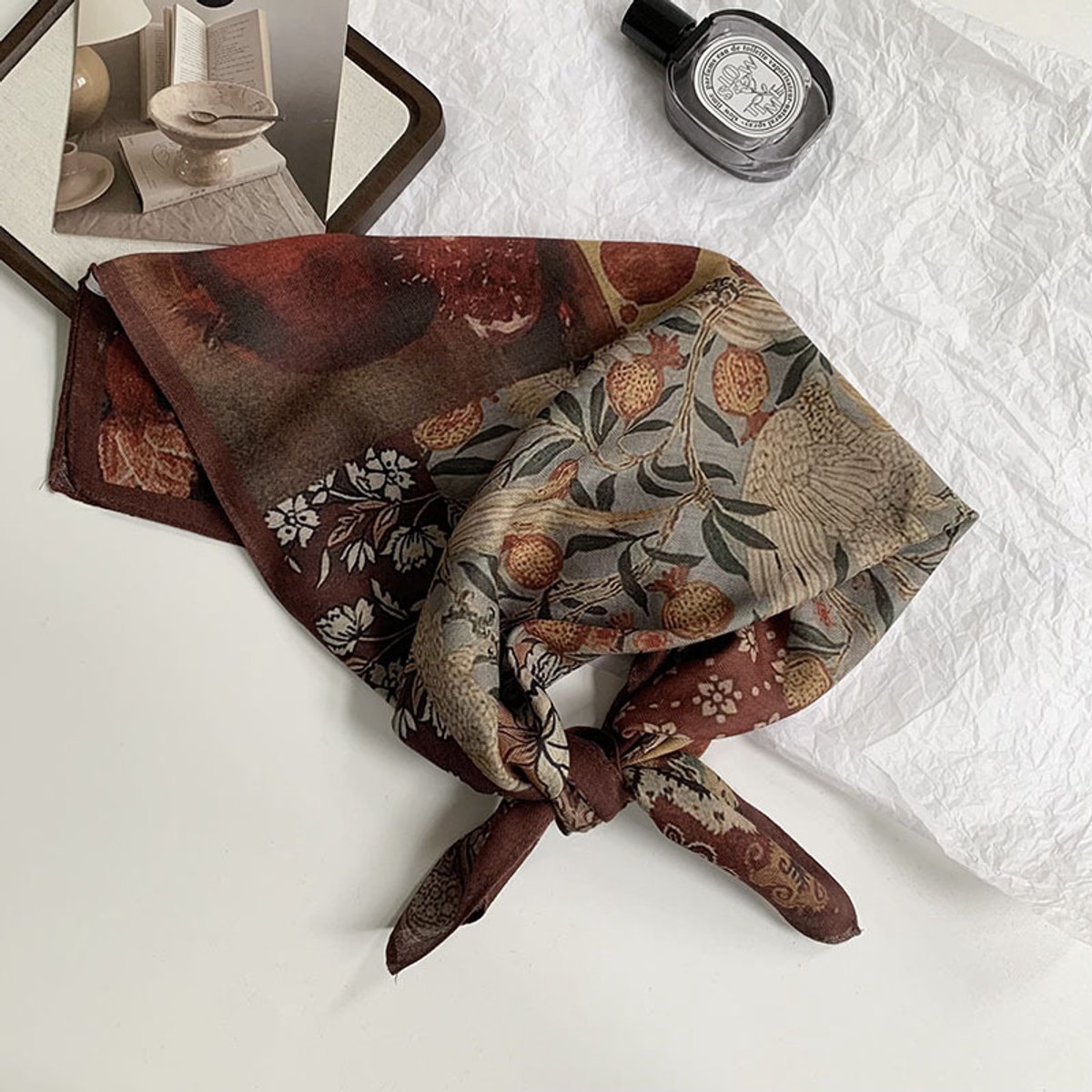 Dubbelzijdige patroon sjaal - kleine vierkante sjaal - het hele jaar door bruikbaar - veel draagmanieren - decoratieve omslagdoek-68*68cm-Dunhuang-vruchten