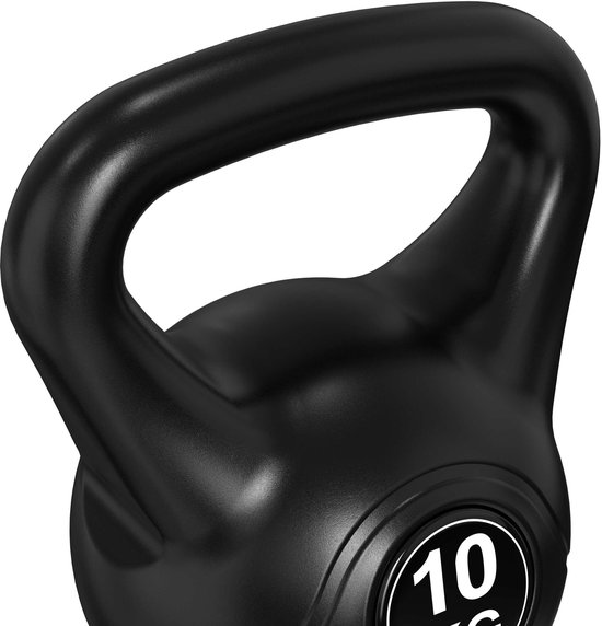 Close-up van de handgreep van een zwarte kettlebell met '10 KG' erop.