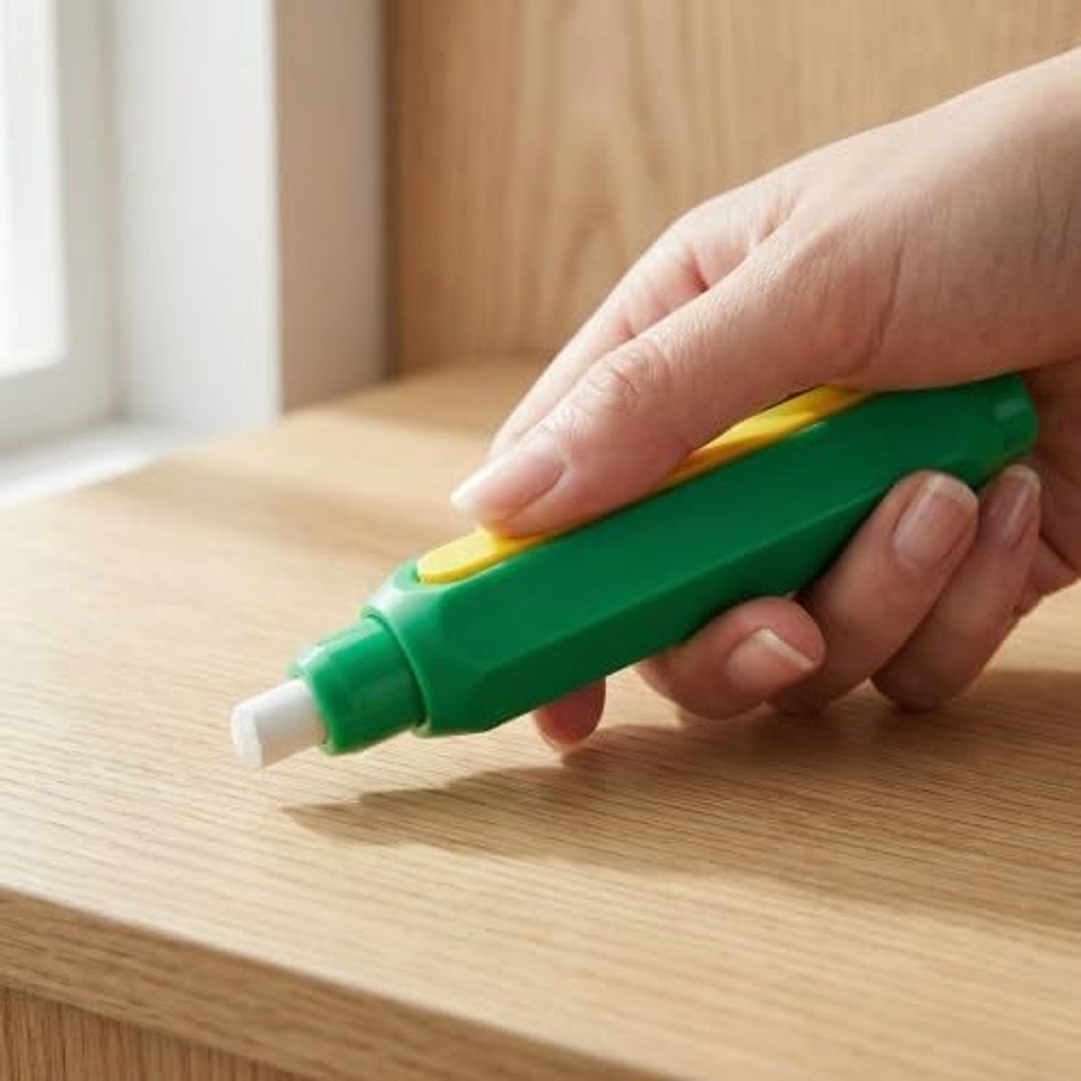 Magnetische krijthouders 4 stuks - kunststof - 4 kleuren - handig voor school en kantoor - ShopVlot