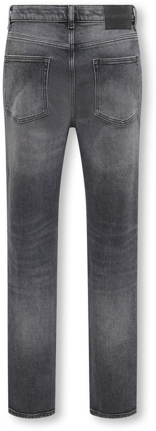 Grijze jeans met opgestikte achterzakken.