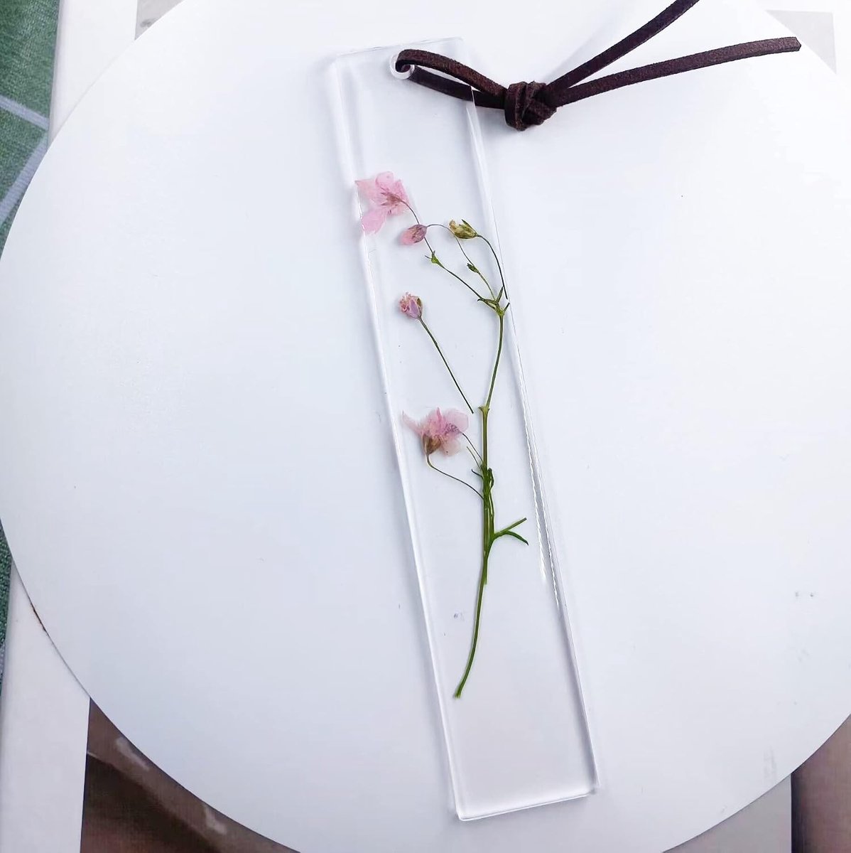 Dried Flower Epoxy Boekenlegger van Hars met Gedroogde Bloemen voor Lezers, Studenten en Docenten - Transparante Acryl Boekenlegger met Grote Bladeren voor Planners en Boekclubs