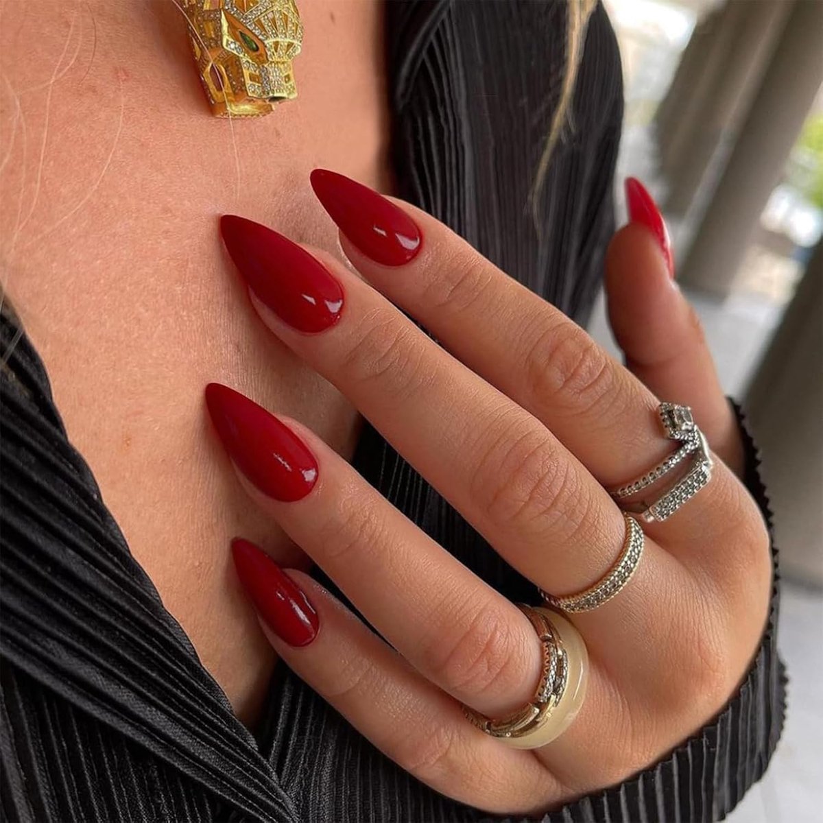 on Nails Rood, 24 Stuks Medium Almond Stiletto Kunstnagels, Effen Kleur Acryl Druknagels, Herbruikbare Zachte Gel Lijmnagels met Beschermende UV Coating, voor Dames