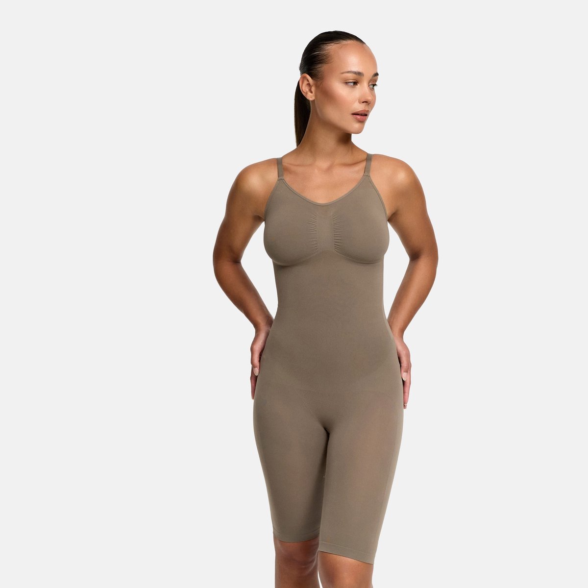 cfab Bodysuit met corrigerende shapewear en shortje - Taupe - 5XL - Corrigerende Body - Naadlos - corrigerend ondergoed dames