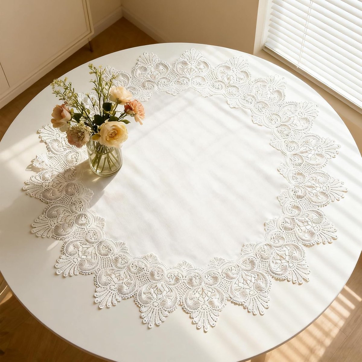 23,6 inch Linnen Ronde Doily, Beige Kant Bloemen Tafel Topper Decoratie Cover Borduurwerk Trim Placemats Rustiek voor Thuis Eetkamer Tafelkleed Keuken
