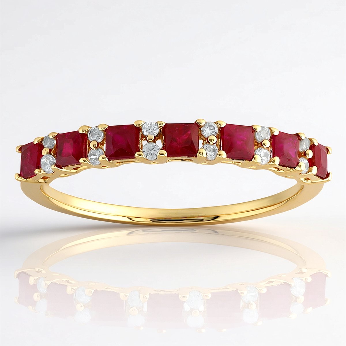 Cavill - 9-Karaats Gele Gouden Ring met 7 Princess Geslepen Mozambique Robijnen en 12 Zirkonia - Elegante Tijdloze Sieraden