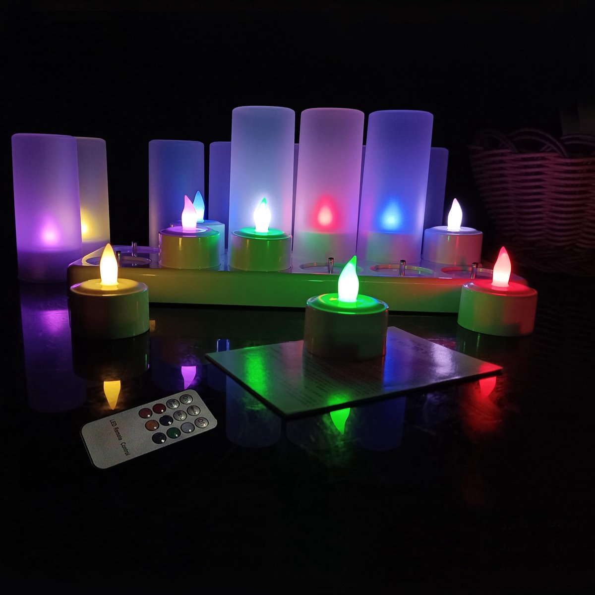 Omgoods - Giftset van 12 LED Flameless Tealight Kaarsen met Oplaadstation