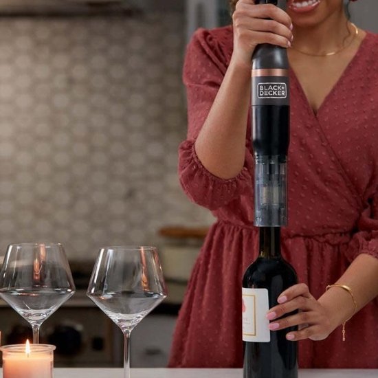 BLACK+DECKER KitchenWand™ 6 in 1 Draadloze Staafmixer - Accu - Inclusief wijnfles opener, blikopener, melk opschuimer,maatbeker, perper en zout molen van Black+Decker — afbeelding 5