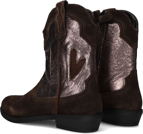 Achterkant van bruine cowboylaarzen met zilveren glitterdetails en rits. De laarzen hebben een suède afwerking.
