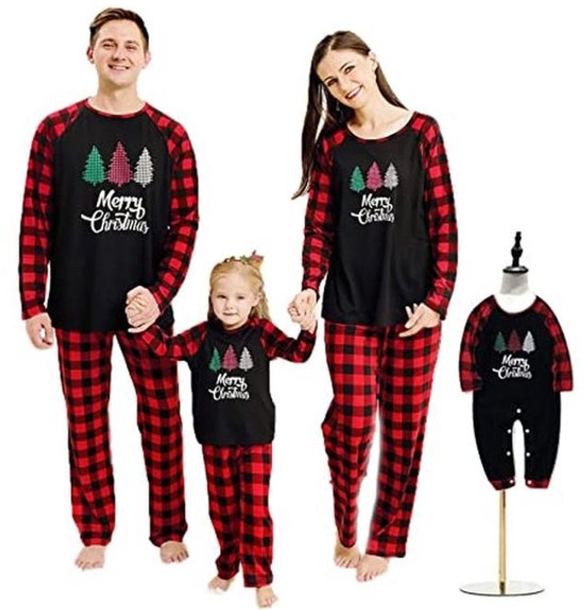 Set van bijpassende kerstpyjama's voor het hele gezin
