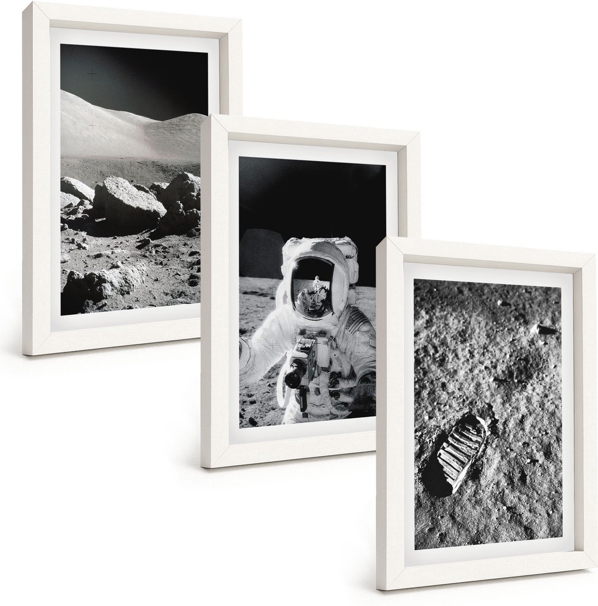 Wallfluent 3-Delige Schilderij Set - Maanfoto'S Met Astronaut En Voetafdruk - 20 x 30 - Muurdecoratie - Wanddecoratie - Slaapkamer - Stijlvolle Muurdecoratie
