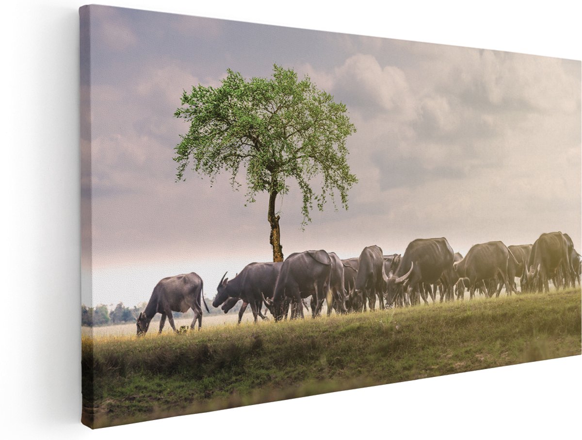 Artaza Canvas Schilderij Kudde Buffels bij een Boom - 160x80 cm - Groot - Wanddecoratie Woonkamer - Schilderijen - Muurdecoratie
