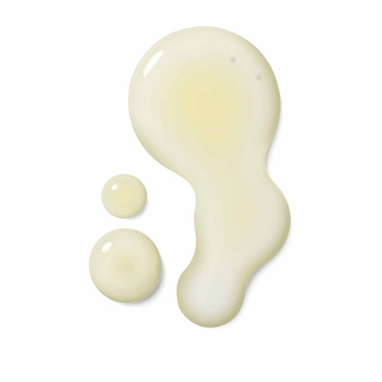 Drie druppels gelige olie op een witte achtergrond.