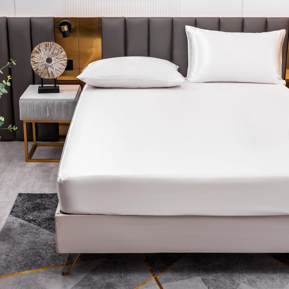 SnelShoppen - Hoeslaken 180 x 200 cm Wit - Effen Kleur Satijnen Hoeslaken voor Matrassen tot 30 cm Hoog - Geschikt voor Luxe Slaapkamers en Comfortabe