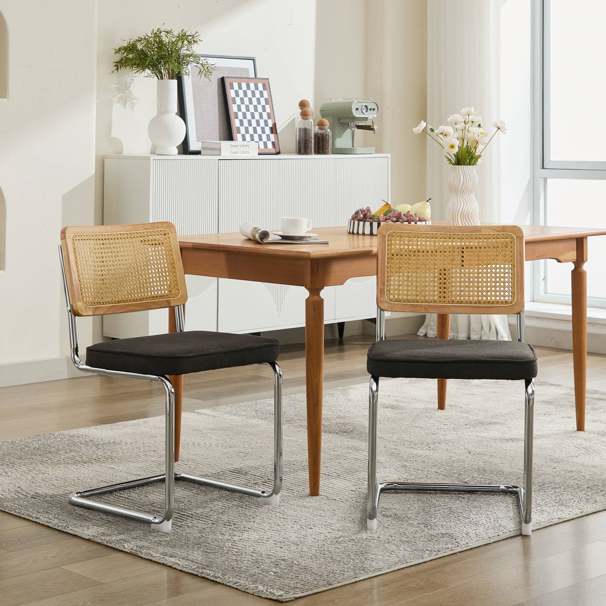 Pugsdrly Mid-century modern eetkamerstoelen, set van 2, fluwelen accentstoelen met rugleuning van natuurlijk riet en roestvrijstalen verchroomd onderstel, beroemde stoelen ontworpen door Breuer, gestoffeerde rotan keukentoelen, zwart, DE1851BK
